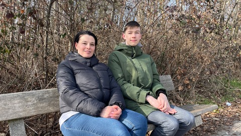 Lehrerin Tetiana Zorina und ihr Schüler Andrii Andrushkiv aus der Ukraine sind nach drei Jahren in der Westpfalz angekommen. 