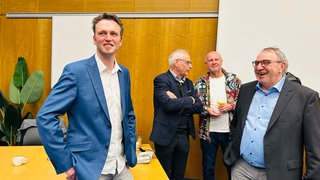 Bei Noch-Landrat Otto Rubly (CDU) und seinem Nachfolger Johannes Huber (links auf dem Bild, ebenfalls CDU) war die Laune nach der Stichwahl bestens.  