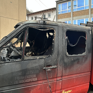 Bei dem Brand in Frankenstein wurden Feuerwehrfahrzeuge zerstört. 