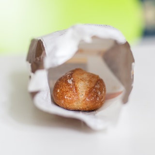 Ein Mann hat in Ramstein-Miesenbach unter anderem eine Tüte mit Frühstücksbrötchen gestohlen