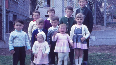 Henry Hauck und seine Cousine Eveline Lübbert aus Clausen auf einem Familienfoto vor ihrem Verschwinden 1967 in Pirmasens.