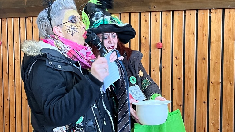 Stumpfwaldhexe auf der Bühne