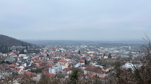 Aussicht von der Burg Nanstein auf die Stadt Landstuhl