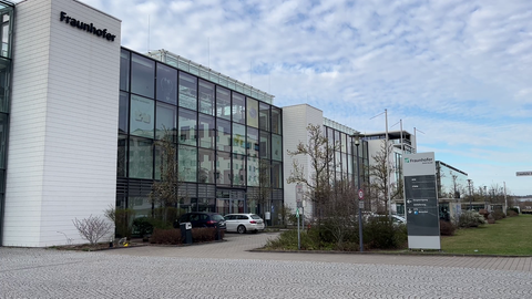 Das Fraunhofer-Institut für Experimentelles Software Engineering (IESE) und das Fraunhofer-Institut für Techno- und Wirtschaftsmathematik (ITWM) liegen an der Lautrer Trippstadter Straße nah beieinander. 