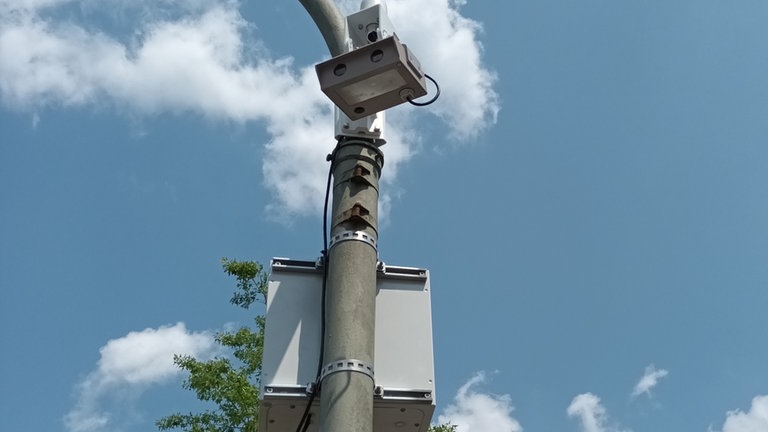 Ohne Verzögerung zum Unfallort, für Rettungskräfte oft unmöglich. Mit dieser Technik könnte es bald schneller durch Kaiserslautern gehen. 