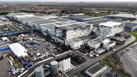 Luftbild der ACC-Gigafactory in Billy-BerclauDouvrin in Frankreich. 