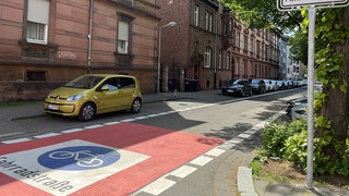 Die Fahrradstraße in der Lautrer Parkstraße nimmt Gestalt an. 