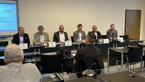 Bei einer Pressekonferenz wurden Pläne zum Wäscherei-Neubau in Landstuhl vorgestellt. 