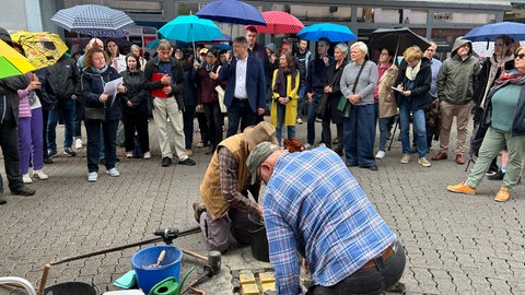 In Kaiserslautern sind die gestohlenen Stolpersteine für eine jüdische Familie ersetzt worden.