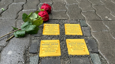 In Kaiserslautern sind die gestohlenen Stolpersteine für eine jüdische Familie ersetzt worden.