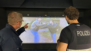 Polizei trainiert Messerangriffe in Enkenbach-Alsenborn.