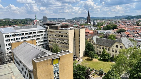 Rund zehn Millionen Euro Minus hat das Westpfalz-Klinikum im vergangenen Geschäftsjahr gemacht. Bis 2027 will das Krankenhaus wieder auf eigenen Beinen stehen. 