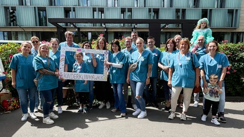 Das Team der Teddyklinik vom Westpfalz-Klinikum ist ebenfalls auf dem Altstadtfest in Kaiserslautern.