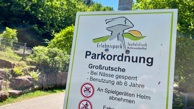 Der Eingangsbereich des Erlebnisspielplatzes Teufelstisch in Hinterweidenthal.