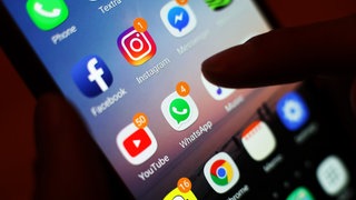 Über eine WhatsApp-Gruppe hatte ein Mann aus der Südwestpfalz auf einen hohen Gewinn gehofft - und stattdessen viel Geld verloren. 