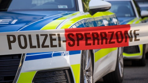 In Kriegsfeld im Donnersbergkreis hat die Polizei bei einem mutmaßlichen Reichsbürger Waffen gefunden.