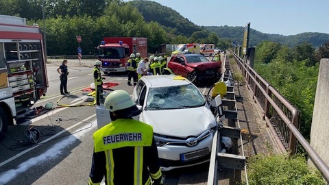 Bei einem Verkehrsunfall auf der L 497 bei Rodalben sind am Mittwochnachmittag fünf Menschen verletzt worden.