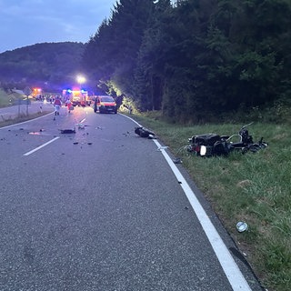 Die Unfallstelle auf der B420 bei Ulmet im Kreis Kusel.