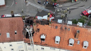 Nach einem Brand in Pirmasens ist das ganze Gebäude vorerst unbewohnbar.