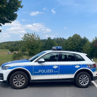 Zwischen Otterberg und Schneckenhausen war am Donnerstag zeitweise eine Straße gesperrt. Der Grund: Die Polizei suchte den 22-jährigen Tatverdächtigen aus Schallodenbach. 