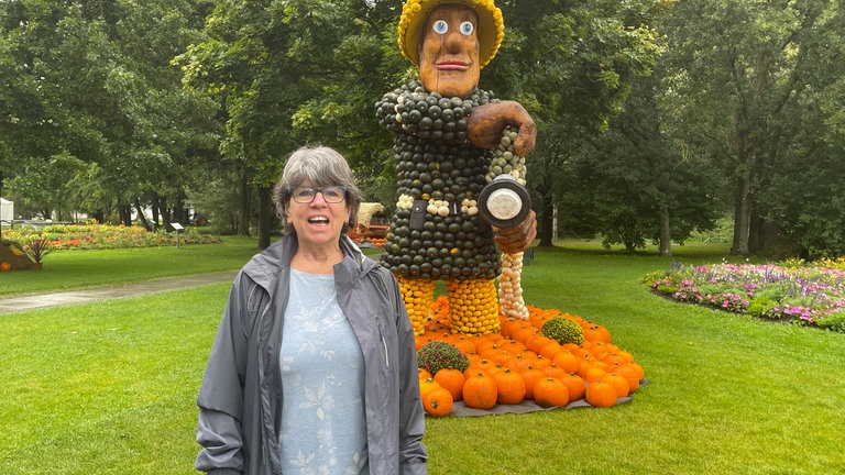 Rund 40.000 bunte Kürbisse sind für die Ausstellung in der Gartenschau in Kaiserslautern verarbeitet worden. 