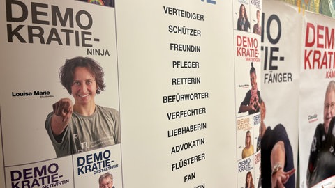 Der Fotograf Thomas Brenner aus Kaiserslautern fordert mit seiner Fotoaktion dazu auf, sich zur Demokratie zu bekennen.