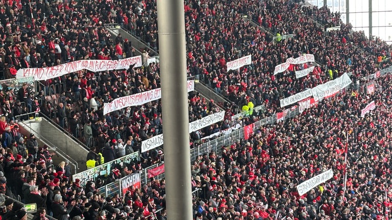 FCK-Fans protestieren gegen die Pläne der Innenminister.