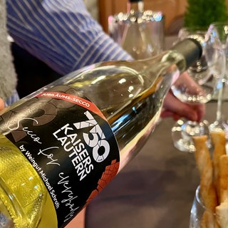 Stadtjubiläum Kaiserslautern:  Zum Anstoßen auf den Geburtstag gibt es einen eigenen Secco und einen eigenen Wein.