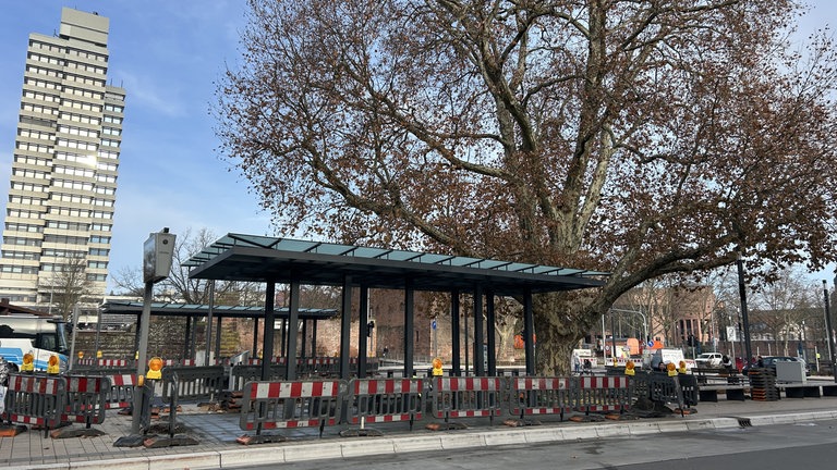 Mit den neuen überdachten Haltestellen können sich die Besucher auch bei Regen schützen.