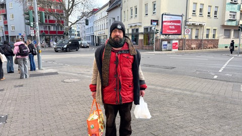 Gregor Mlocek lebt auf der Straße in Kaiserslautern: Er überlegt sich bei Frost in Kälte-Iglus zu übernachten. 