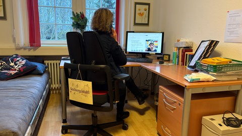 Astrid Martin leitet die Telefonseelsorge Pfalz in Kaiserslautern.