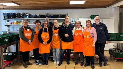 Die 21-Jährige Hannah Los und ihre Kolleginnen und Kollegen helfen bei der Tafel in Pirmasens aus. 