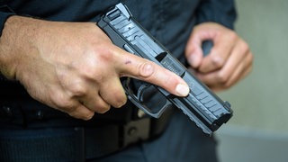 Der Mann der am Neujahrsmorgen in Kaiserslautern mehfach beschossen und verletzt wurde, hat sich jetzt beim SWR gemeldet.