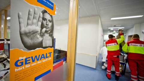 In der Notaufnahme kommt es häufig zu brenzligen Situationen zwischen Patienten und Pflegern. | Gewalt gegen Pflegekräfte
