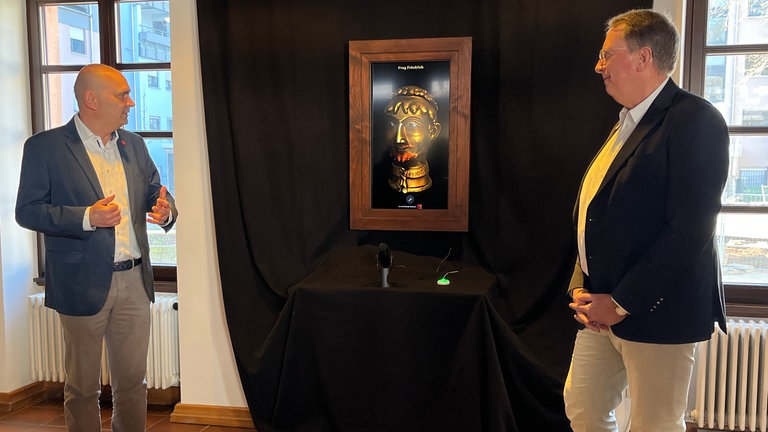 Im Stadtmuseum Kaiserslautern können Besucher mit Kaiser Friedrich Barbarossa reden