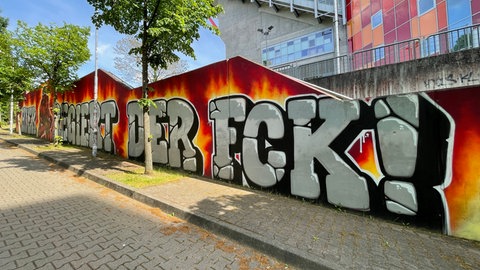 Graffiti am Eingang des Fritz-Walter-Stadions
