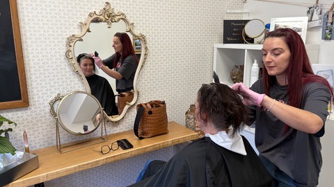 Der Friseursalon in Glan-Münchweiler im Kreis Kusel hat Anfang des Jahres genderneutrale Preise eingeführt.