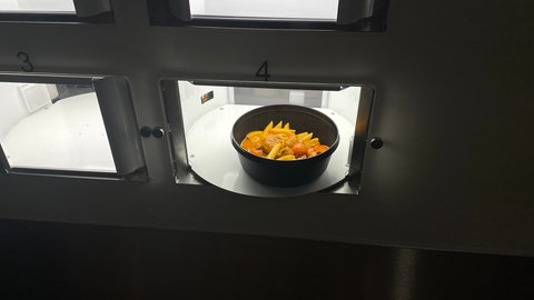 Der Kochroboter an der Uni in Kaiserslautern kann sieben verschiedene Gerichte zubereiten.