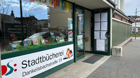 Wenn Kuscheltiere lesen lernen: Süße Übernachtungsparty in der Stadtbücherei Pirmasens