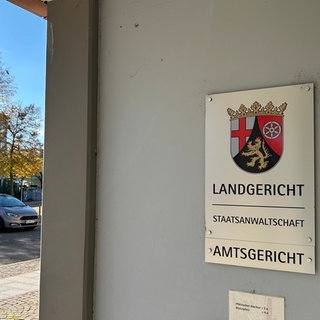 Prozess am Landgericht Zweibrücken: Mann versucht Mitbewohner in Pirmasens zu töten, weil dieser zu laut hustet.