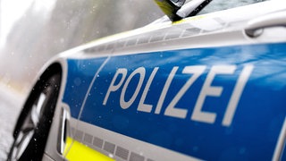 polizei Symbolbild. Ein Autofahrer stoppte einen Überfall in Kaiserslautern. Die Polizei bittet Zeugen jetzt um Hinweise.