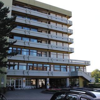 Evangelisches Krankenhaus Zweibrücken (Archivbild) - Nach einem Feuer hat die Polizei einen Verdächtigen festgenommen.