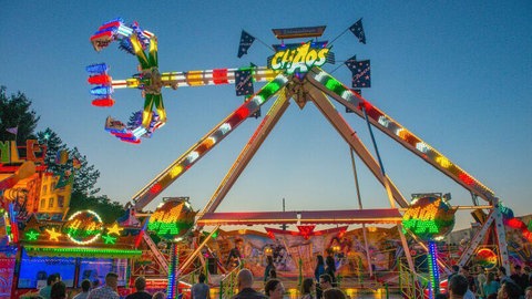 Steht auf dem Pirmasenser Maimarkt für Besucher bereit: Die XXL-Schaukel "Chaos"