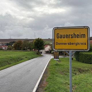 Ortsschild Gauersheim im Donnersbergkreis.