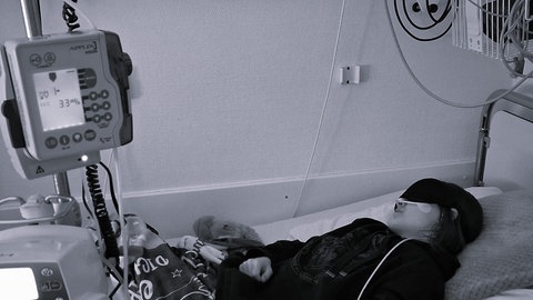 An MECFS erkrankt: Leonie aus Kaiserslautern im Krankenhaus.