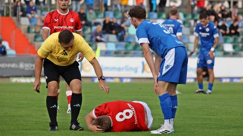 Spielunterbrechung in der Partie FK Pirmasens gegen die U21 des FCK.