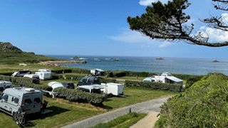 Mit dem Wohnmobil wochenlang durch die Bretagne: Ein Rentnerpaar aus Kaiserslautern macht so mit weniger als 2.000 Euro für fünf Wochen Urlaub.