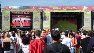 Public Viewing bei der Fußball-WM 2006 in Kaiserslautern.