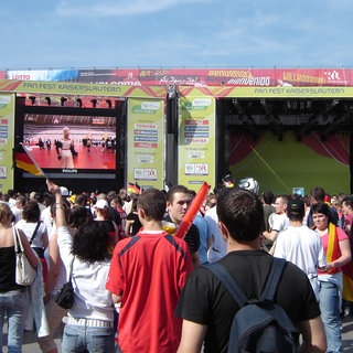 Public Viewing bei der Fußball-WM 2006 in Kaiserslautern.