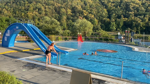 Das Freibad in Winningen liegt in der Nähe des Moselufers. 